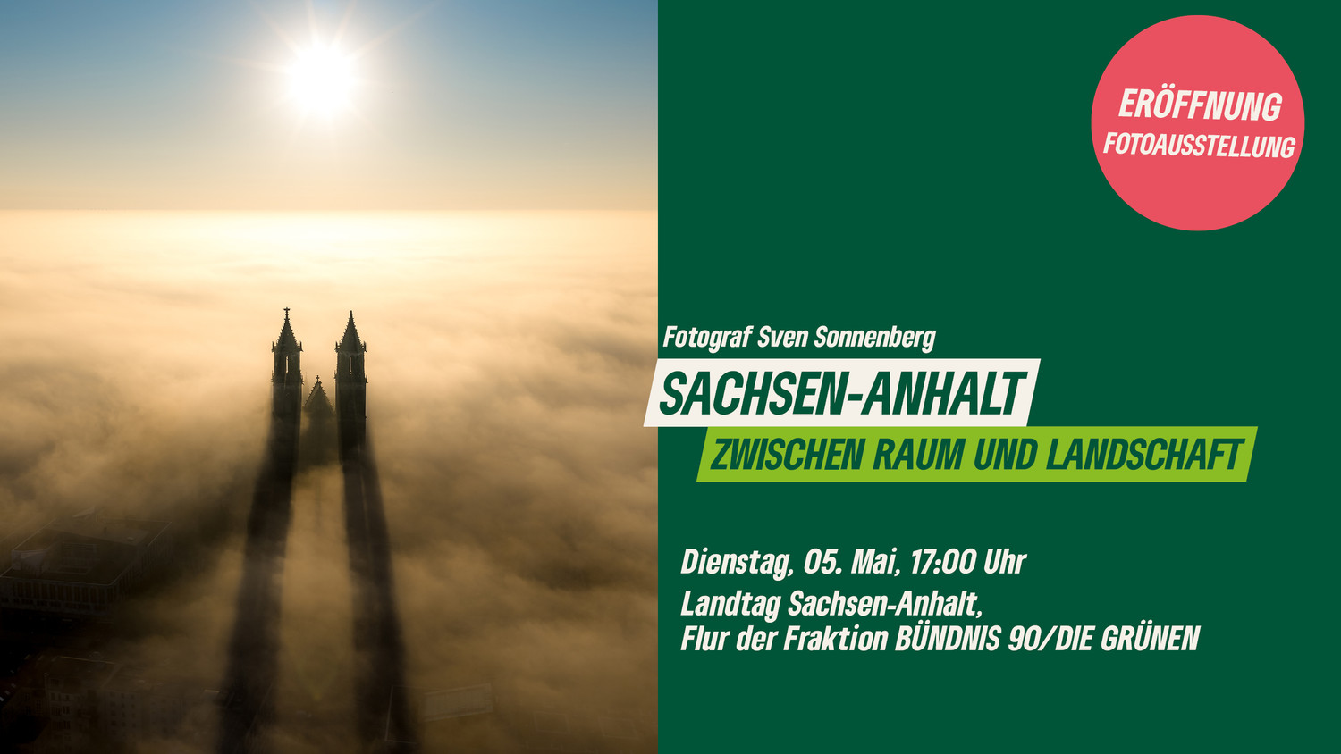 KI generiert: Das Bild bewirbt eine Fotoausstellung über Sachsen-Anhalt, fotografiert von Sven Sonnenberg, die sich mit dem Thema "Zwischen Raum und Landschaft" beschäftigt. Die Eröffnung findet am 5. Mai um 17:00 Uhr im Landtag Sachsen-Anhalt statt.